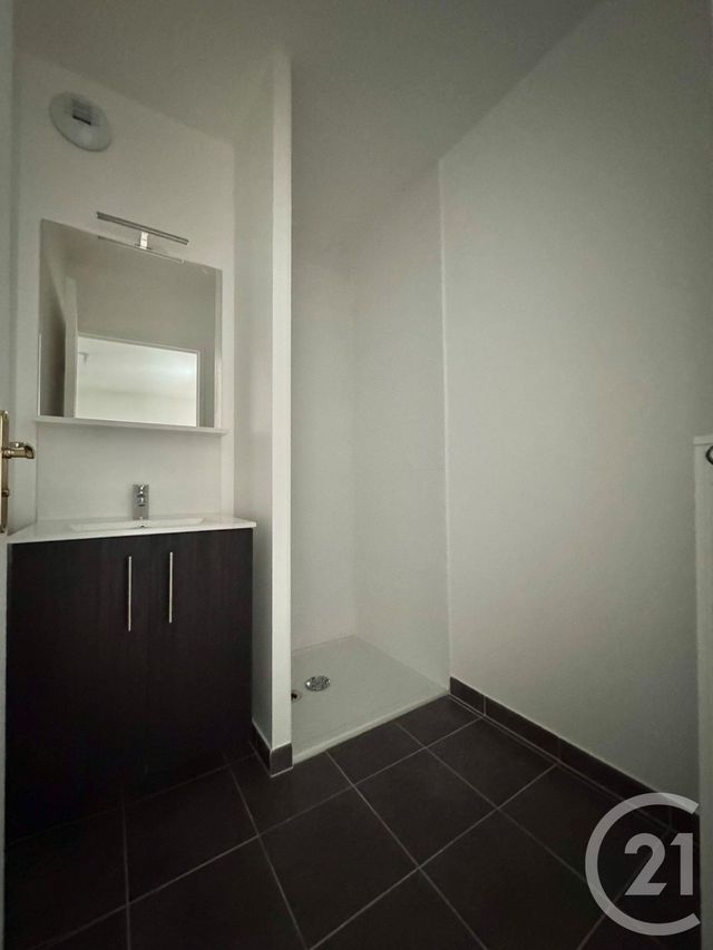 Appartement F4 à louer - 4 pièces - 80.0 m2 - BRUYERES LE CHATEL - 91 - ILE-DE-FRANCE - Century 21 Agence De La Mairie