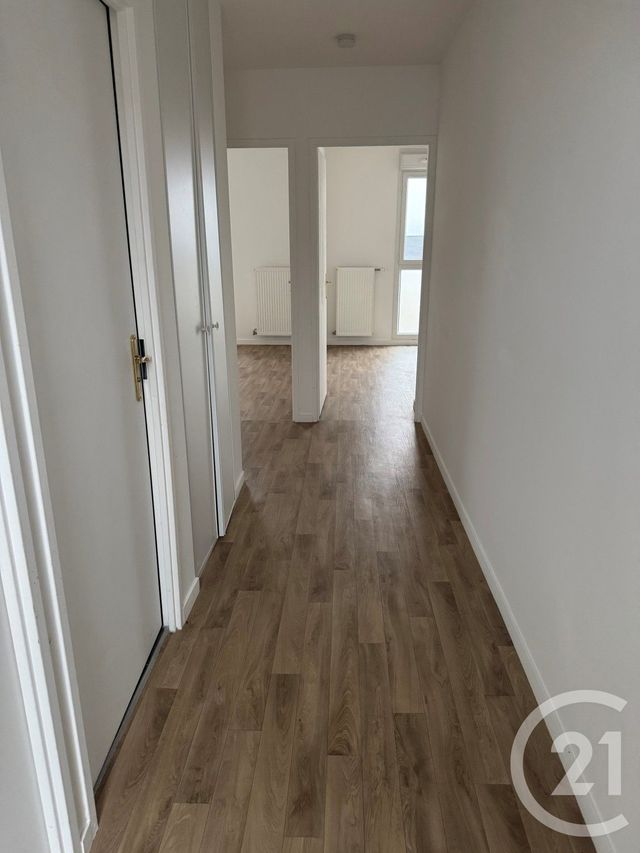 Appartement F4 à louer - 4 pièces - 80.0 m2 - BRUYERES LE CHATEL - 91 - ILE-DE-FRANCE - Century 21 Agence De La Mairie